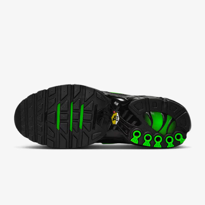 Sneakers - Nike Air Max Plus Tn Black Green Strike